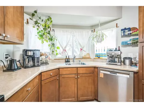 4692 Duluth Ct, Denver, CO 80239 photo 9