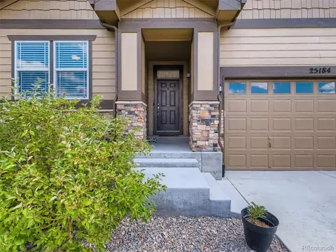25184 E Byers Dr, Aurora, CO 80018 photo 2