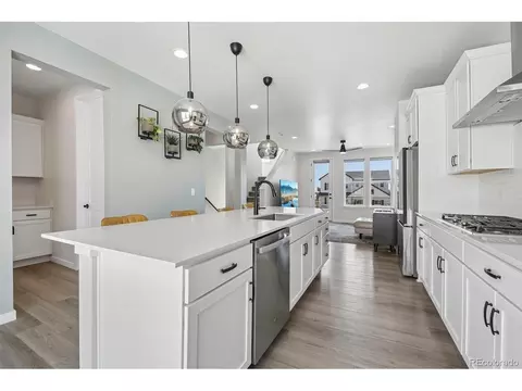 5195 Queen Ct, Arvada, CO 80002 photo 2