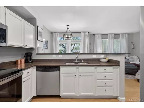 8569 S Upham Way, Littleton, CO 80128