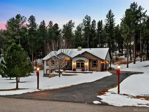 4580 Mohawk Dr, Larkspur, CO 80118