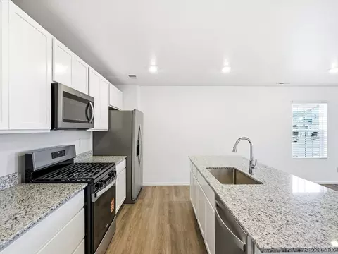 Kitchen - 21247 E 65th Ave, Aurora, CO 80019 photo 3 of 4