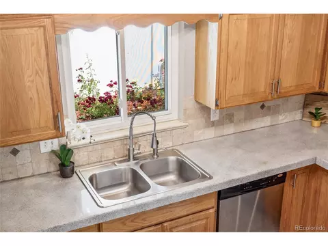 11642 E 2nd Ave, Aurora, CO 80010 photo 8