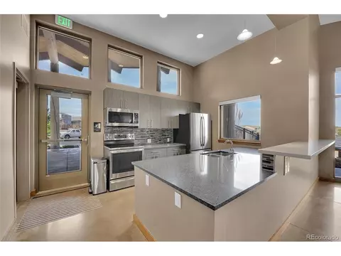 Kitchen - 25019 E Alder Dr, Aurora, CO 80016 photo 4 of 4