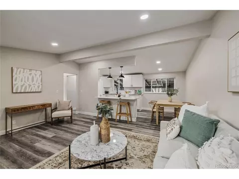 7809 Greenleaf Ln, Denver, CO 80221 photo 4