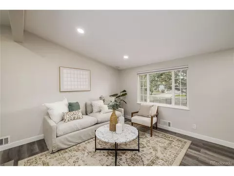 7809 Greenleaf Ln, Denver, CO 80221 photo 3