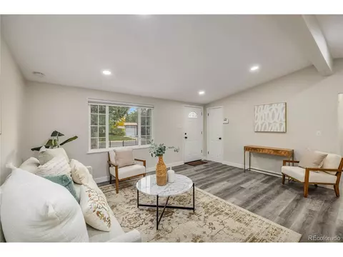 7809 Greenleaf Ln, Denver, CO 80221 photo 2