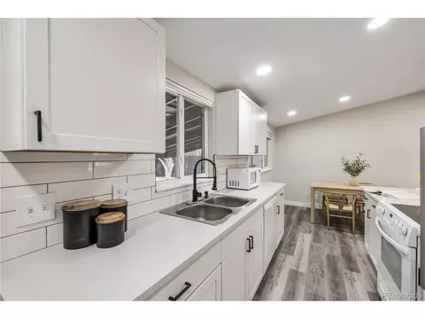 7809 Greenleaf Ln, Denver, CO 80221 photo 9