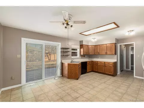 406 Titan Ct, Aurora, CO 80011