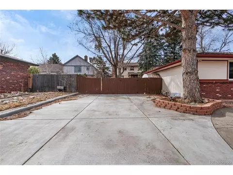 12378 E Cedar Cir, Aurora, CO 80012 photo 3