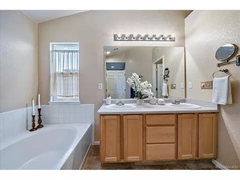 Bath - 8385 Deframe Ct, Arvada, CO 80005 photo 2 of 5