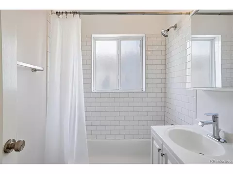 Bath - 2985 Eudora St, Denver, CO 80207 photo 5 of 5