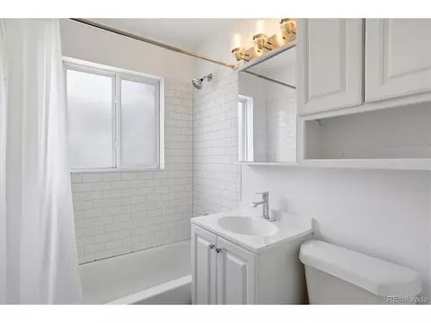 Bath - 2985 Eudora St, Denver, CO 80207 photo 4 of 5