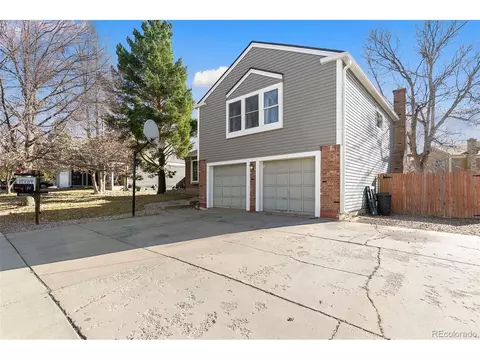 720 S Laredo Cir, Aurora, CO 80017 photo 3
