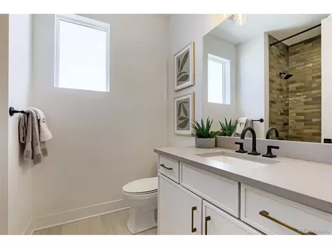 Bath - 6272 N Killarney St, Aurora, CO 80019 photo 5 of 5