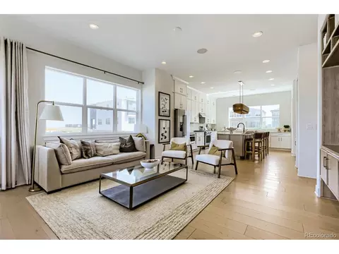 Living - 6272 N Killarney St, Aurora, CO 80019 photo 2 of 3