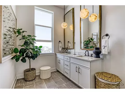 Bath - 6272 N Killarney St, Aurora, CO 80019 photo 2 of 5