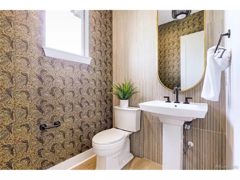 Bath - 6272 N Killarney St, Aurora, CO 80019 photo 1 of 5