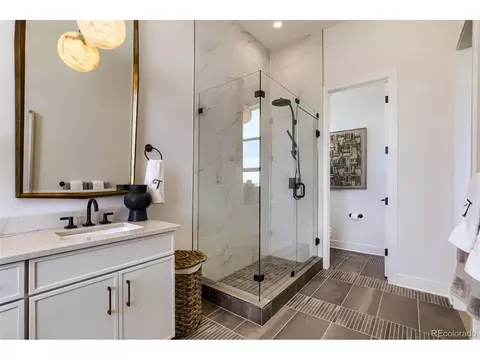 Bath - 6272 N Killarney St, Aurora, CO 80019 photo 3 of 5
