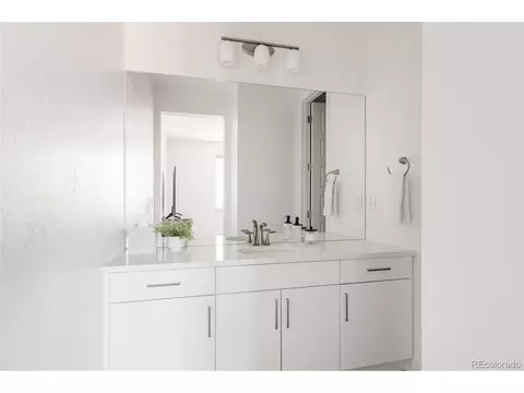 Bath - 9999 E 59th North Pl, Denver, CO 80238 photo 4 of 7