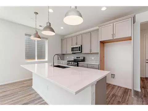 27696 E 10th Dr, Aurora, CO 80018 photo 8