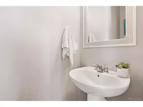 27640 E 7th Ln, Aurora, CO 80018 photo 10
