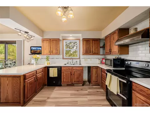 Kitchen - 37 High View Ln, Boulder, CO 80302 photo 2 of 4