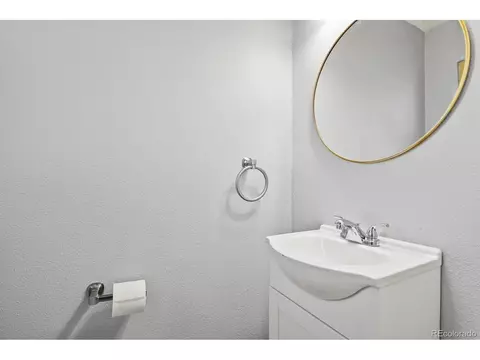 Bath - 940 Vaughn St, Aurora, CO 80011 photo 1 of 2