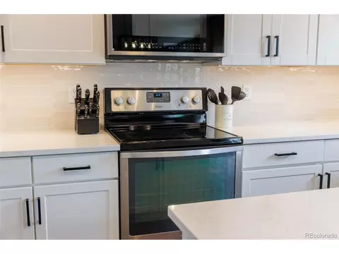 Kitchen - 11285 Daisy Ct, Longmont, CO 80504 photo 4 of 9