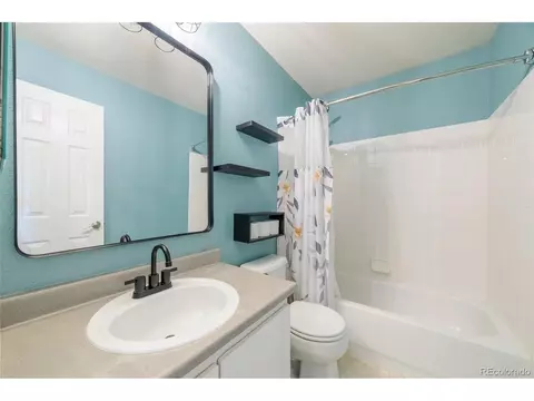 Bath - 11285 Daisy Ct, Longmont, CO 80504 photo 3 of 3