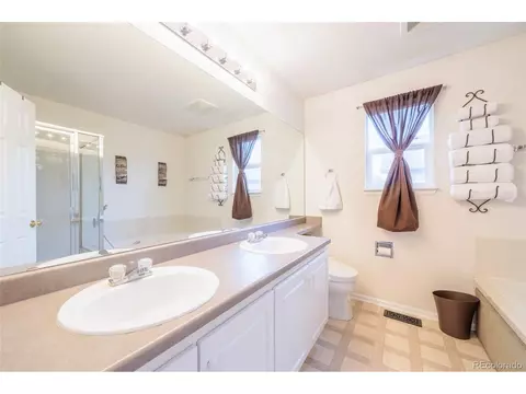 Bath - 11285 Daisy Ct, Longmont, CO 80504 photo 2 of 3
