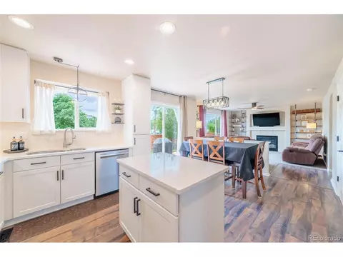 Kitchen - 11285 Daisy Ct, Longmont, CO 80504 photo 9 of 9