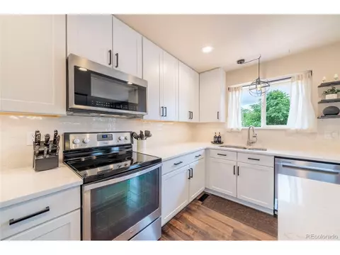 Kitchen - 11285 Daisy Ct, Longmont, CO 80504 photo 6 of 9