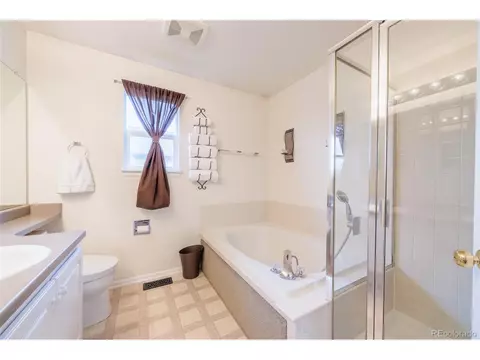 Bath - 11285 Daisy Ct, Longmont, CO 80504 photo 1 of 3