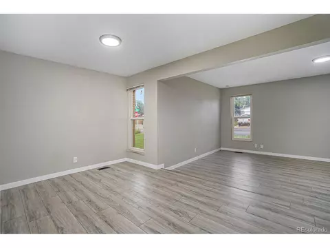 13093 Elgin Pl, Denver, CO 80239 photo 5
