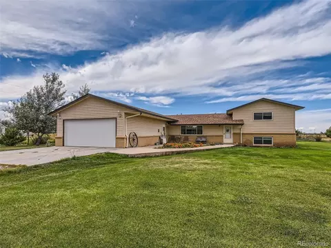 55125 E Wolf Creek Dr, Strasburg, CO 80136