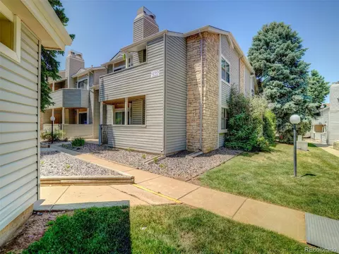 922 S Walden St #102, Aurora, CO 80017