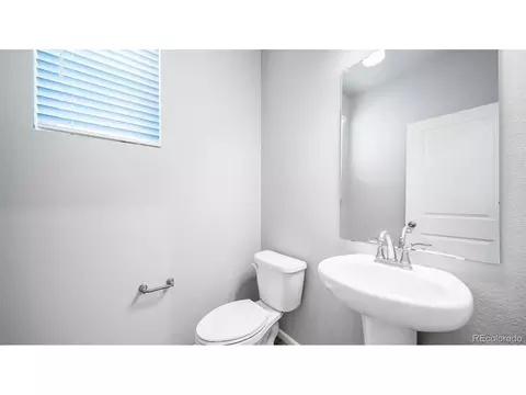 22332 E 38th Pl, Aurora, CO 80019 photo 17