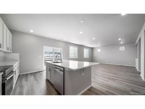 22332 E 38th Pl, Aurora, CO 80019 photo 9
