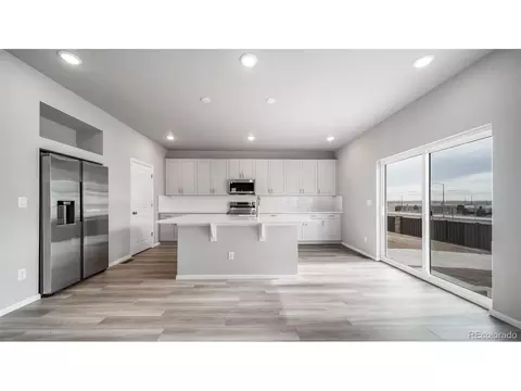 22332 E 38th Pl, Aurora, CO 80019 photo 4