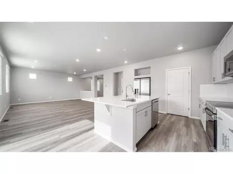 22332 E 38th Pl, Aurora, CO 80019 photo 8
