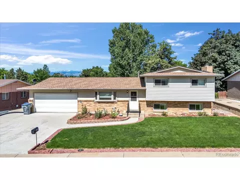 1621 Twin Sisters Dr, Longmont, CO 80504