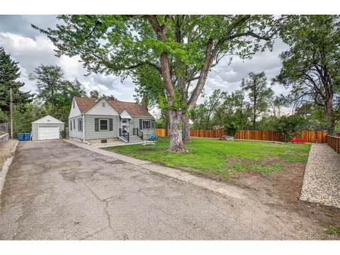 1050 Pikeview St, Lakewood, CO 80215