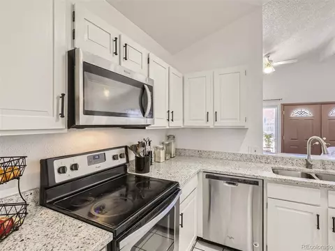 5332 Scranton St, Denver, CO 80239 photo 8