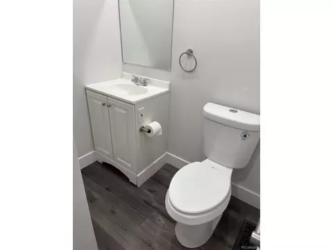 Bath - 5340 E 33rd Ave, Denver, CO 80207 photo 2 of 3