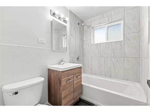 Bath - 5340 E 33rd Ave, Denver, CO 80207 photo 3 of 3