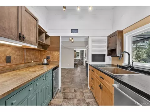 Kitchen - 6501 S Summer Rd, Morrison, CO 80465 photo 6 of 6