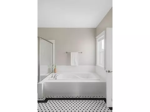 Bath - 8189 E 32nd Ave, Denver, CO 80238 photo 4 of 7
