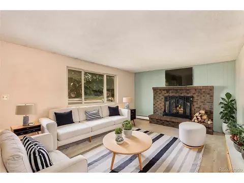 1010 Tiffany Pl, Longmont, CO 80501