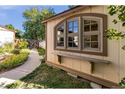9 Moline St, Aurora, CO 80010 photo 2